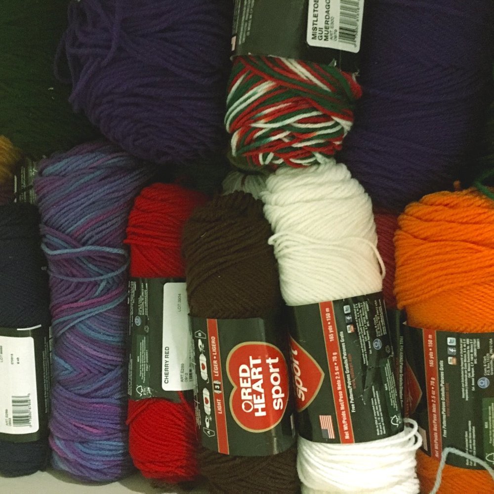 CROCHET 🧶 ASSORTED YARN KNIT CROCHET. FREE GIFTS.